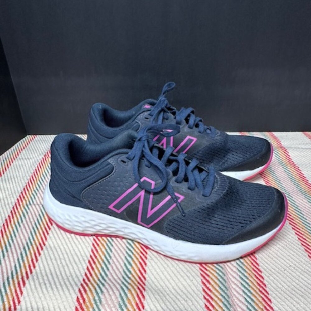 New Balance 520 Woman Size 7.5 D (wide)